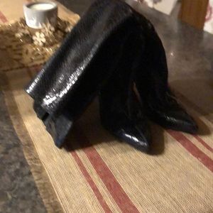 4 inch black boots, height 16”